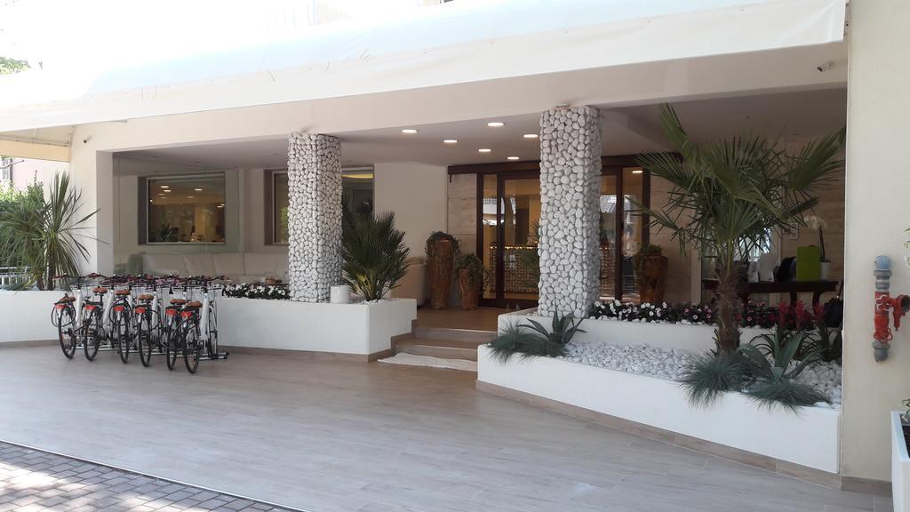 Hotel Bellariva ลิโดดิเยโซโล ภายนอก รูปภาพ