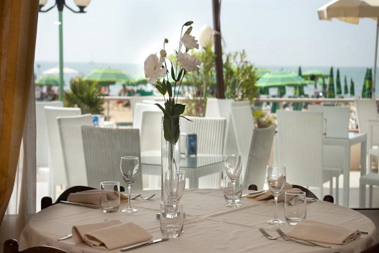 Hotel Bellariva ลิโดดิเยโซโล ภายนอก รูปภาพ