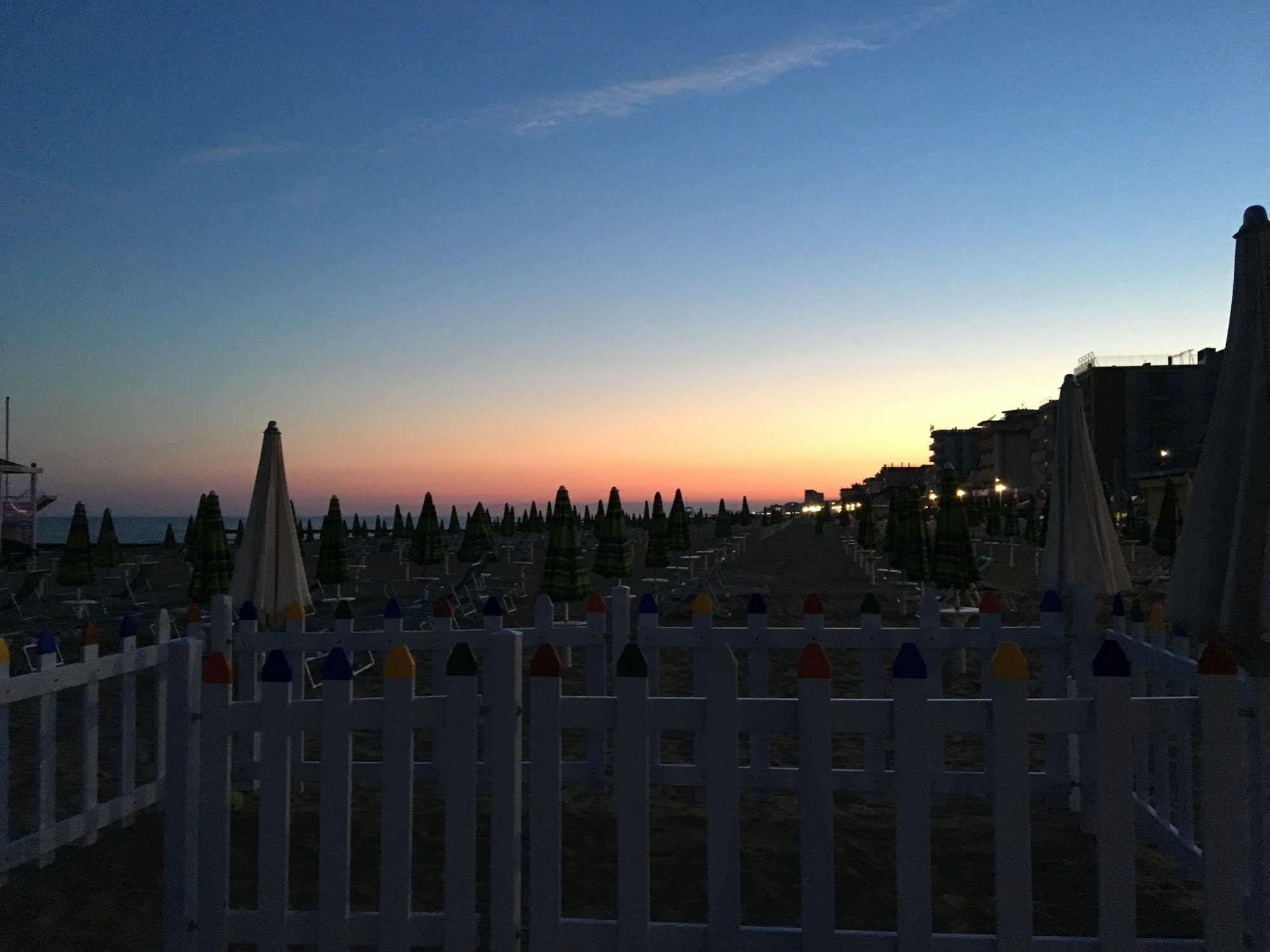 Hotel Bellariva ลิโดดิเยโซโล ภายนอก รูปภาพ